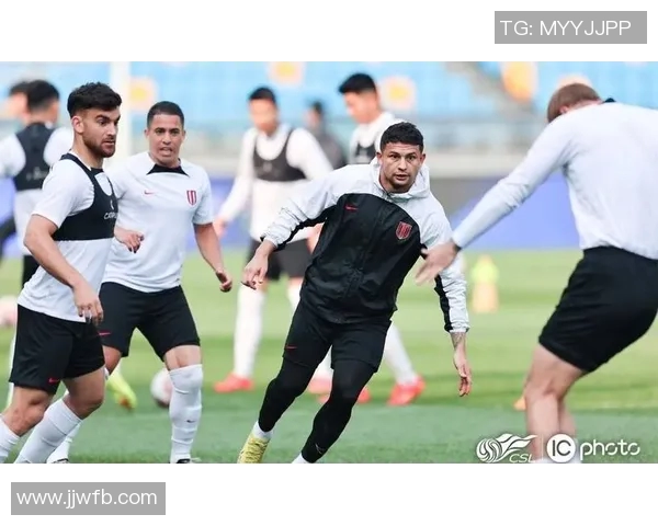 成都天府机场迎来足球明星助力城市形象提升与体育文化发展 成都天府机场迎来足球明星助力城市形象提升与体育文化发展