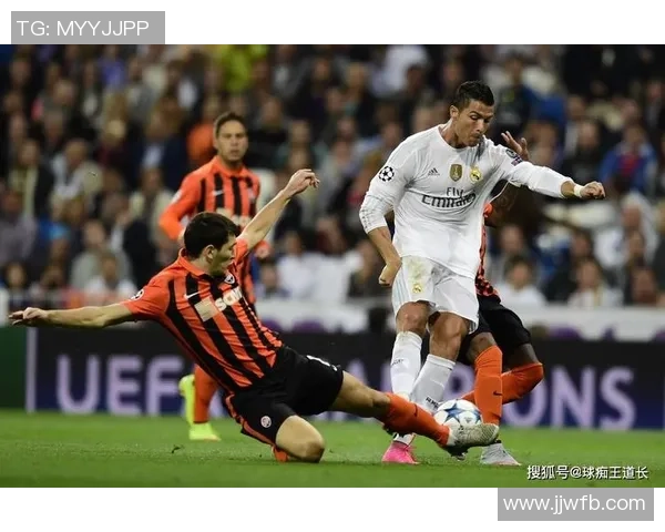 武汉足球队在杯赛中的强劲表现与战术分析探讨